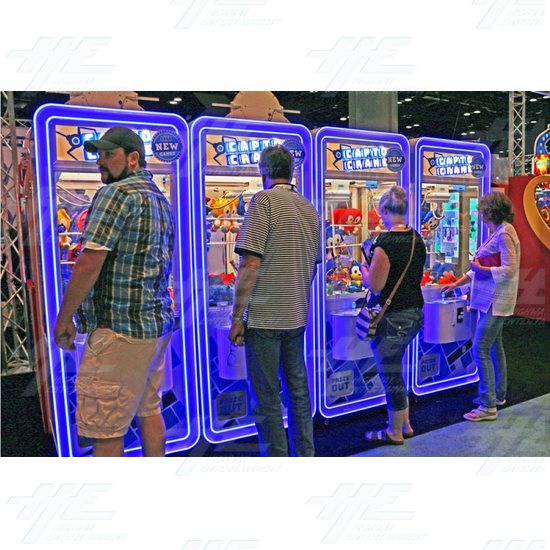 Capto Crane Redemption Arcade Machine - Capto Cranes in action